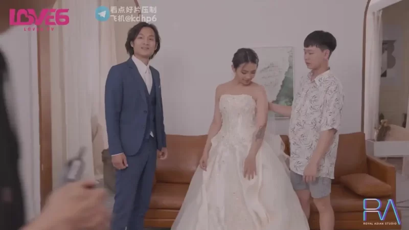 穿着婚纱口交操到高潮，结婚现场给老公戴个绿帽，婚纱总是最色的情趣装